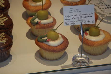 royal-cupcakes