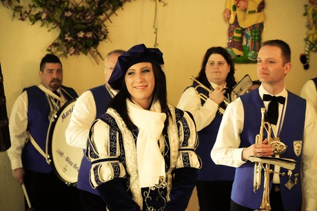 musik-und-showband-weiss-blau-am-stern-bruehl