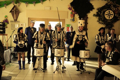 musik-und-showband-weiss-blau-am-stern-bruehl