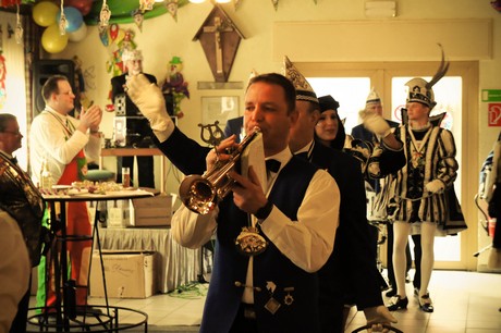 musik-und-showband-weiss-blau-am-stern-bruehl