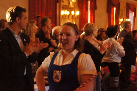 tanzcorps-KG-original-koelsche-domputzer