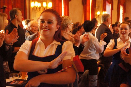 tanzcorps-KG-original-koelsche-domputzer