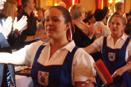 tanzcorps-KG-original-koelsche-domputzer