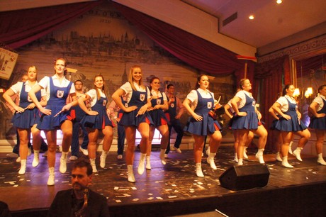 tanzcorps-KG-original-koelsche-domputzer