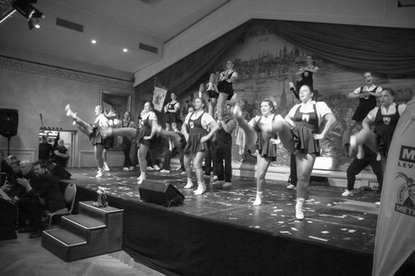 tanzcorps-KG-original-koelsche-domputzer