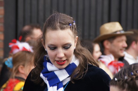 damentanzgruppe-Blessemer-Kornbluemchen