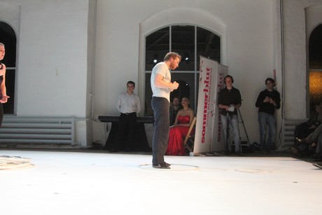 Neuer-Zirkus-Atemzug