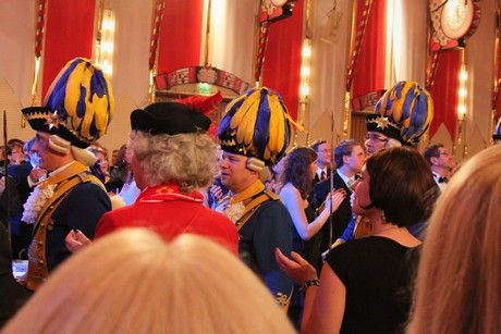 buergergarde-blau-gold