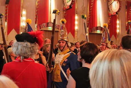 buergergarde-blau-gold