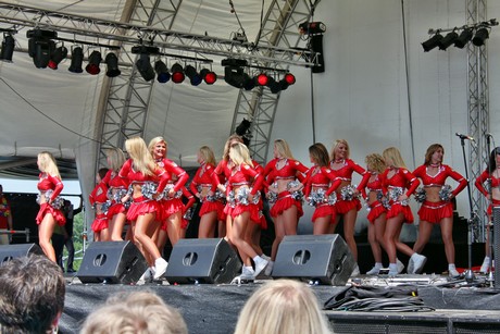 cheerleader