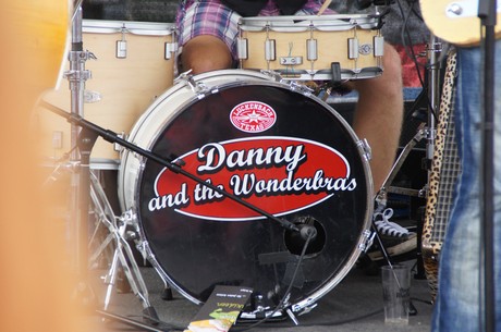 danny-and-the-wonderbras
