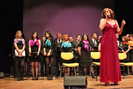 ein-halbmond-und-ein-regenbogen