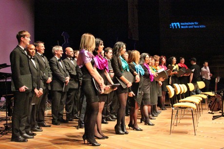 ein-halbmond-und-ein-regenbogen