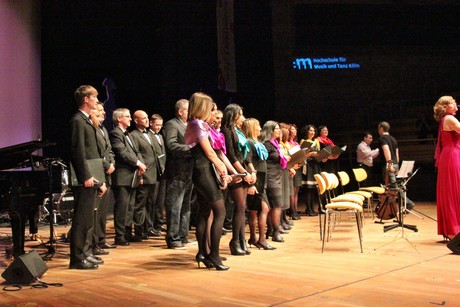 ein-halbmond-und-ein-regenbogen