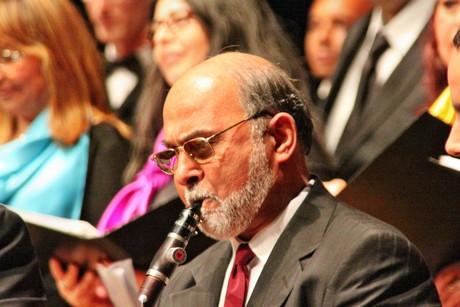 ein-halbmond-und-ein-regenbogen