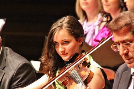 ein-halbmond-und-ein-regenbogen