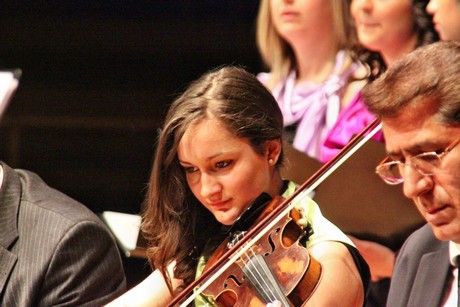 ein-halbmond-und-ein-regenbogen