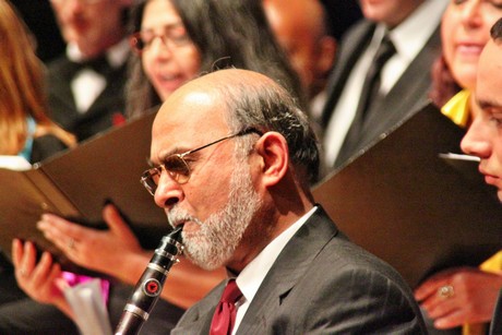 ein-halbmond-und-ein-regenbogen