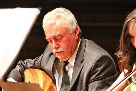 ein-halbmond-und-ein-regenbogen