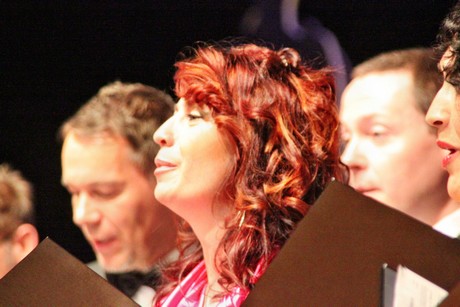 ein-halbmond-und-ein-regenbogen