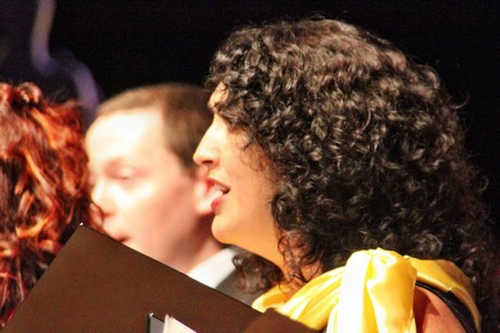 ein-halbmond-und-ein-regenbogen