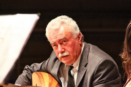 ein-halbmond-und-ein-regenbogen