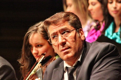 ein-halbmond-und-ein-regenbogen