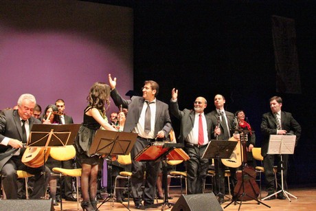 ein-halbmond-und-ein-regenbogen