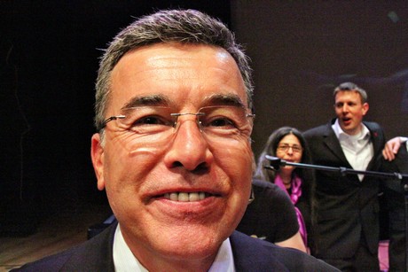 ein-halbmond-und-ein-regenbogen