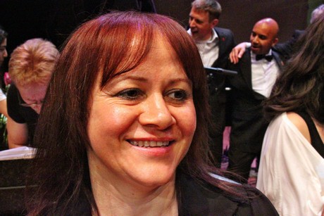 ein-halbmond-und-ein-regenbogen