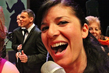 ein-halbmond-und-ein-regenbogen