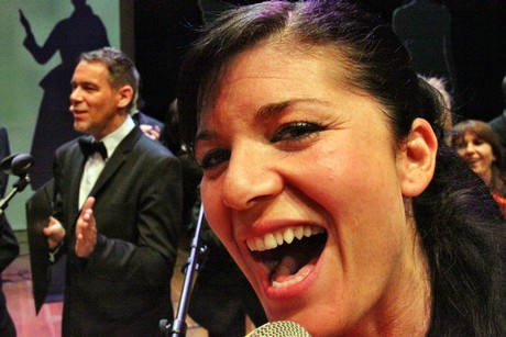 ein-halbmond-und-ein-regenbogen