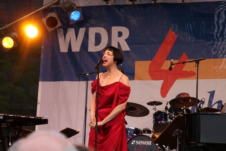 helen-schneider