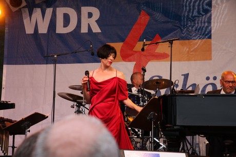 helen-schneider