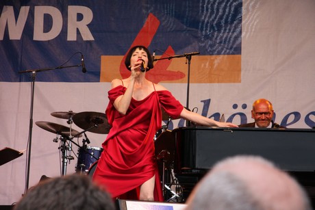 helen-schneider