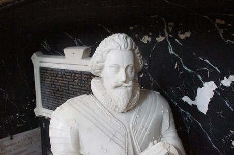 henry-robert-aux-epaules