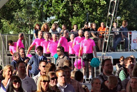 pink-poms