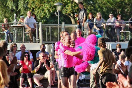 pink-poms