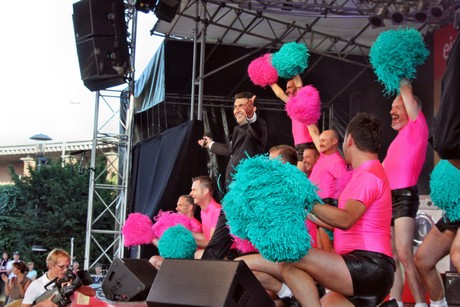 pink-poms