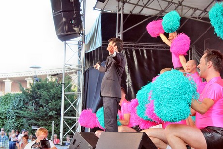 pink-poms