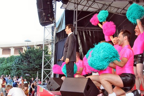pink-poms