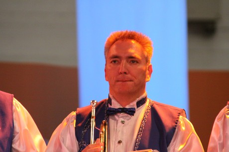 swinging-fanfares