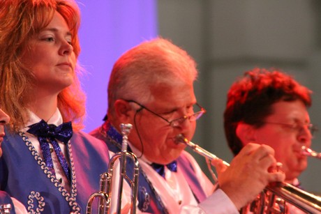 swinging-fanfares