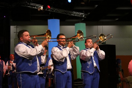 swinging-fanfares