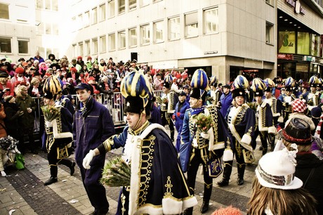 treuer-Husar-Blau-Gelb