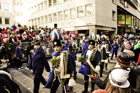 treuer-Husar-Blau-Gelb