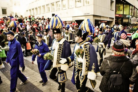 treuer-Husar-Blau-Gelb