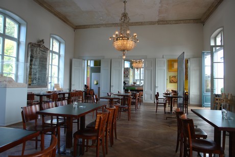 rolandseck-bahnhof-cafe