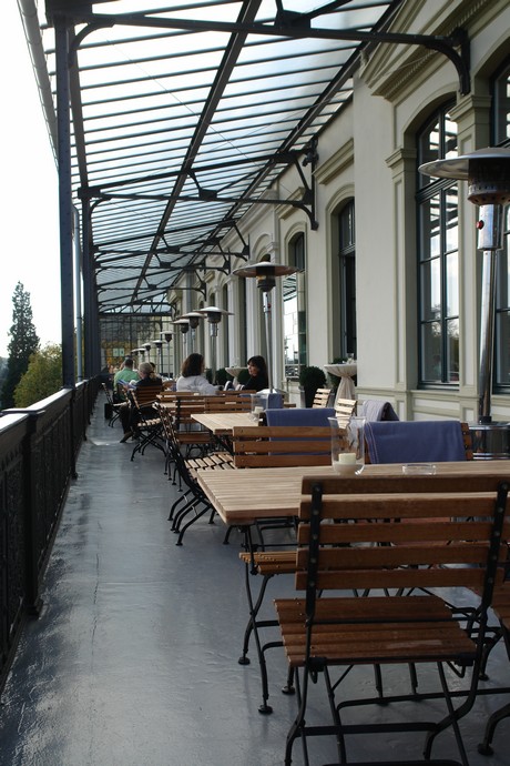 rolandseck-bahnhof-cafe